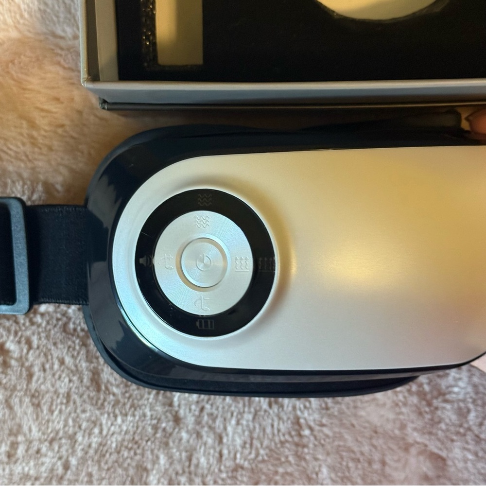 Black Air Pressure Eye Massager - Picture 9 of 13